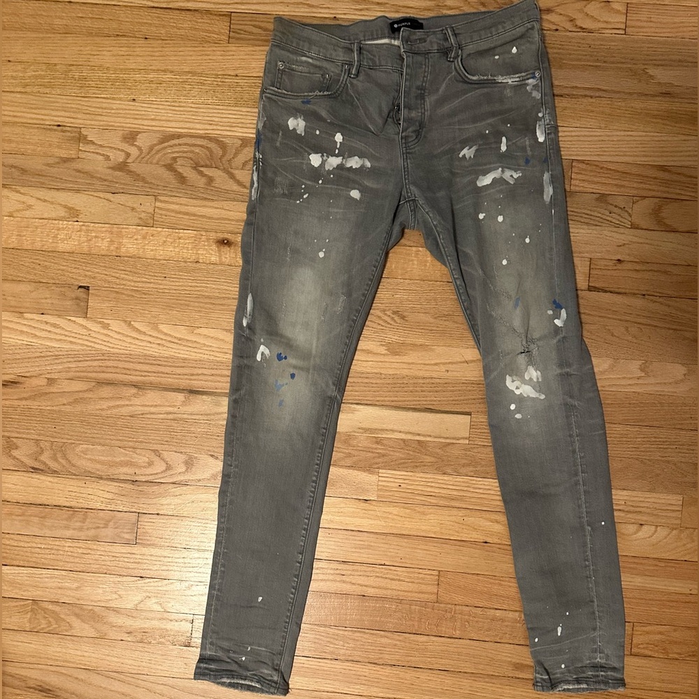 P001 Paint Splatter Distressed Skinny Jeans